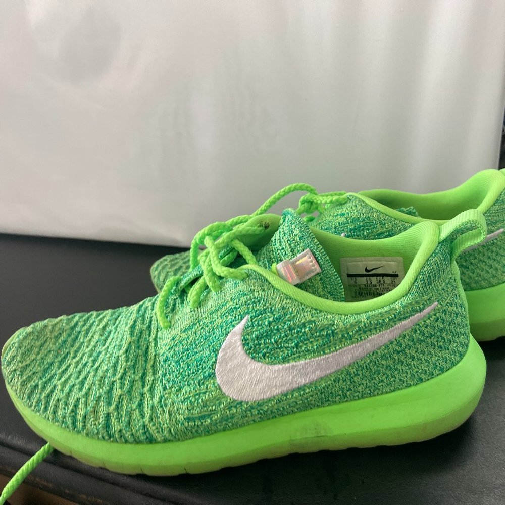 Nike Roshe NM Flyknit Voltage Lucid Green Size 6